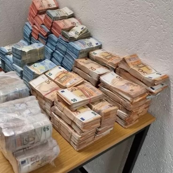 sale of banknotes in dollars and euros +33 753 879 850 sale of banknotes in dollars and euros +33 753 879 850